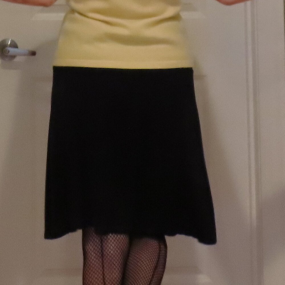 H&M black stretchy skirt, size 6